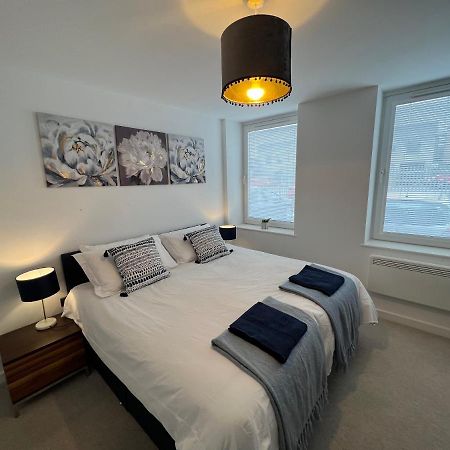 Modern 2 Bedroom Apt Sleeps 6 - Near Gloucester Extérieur photo