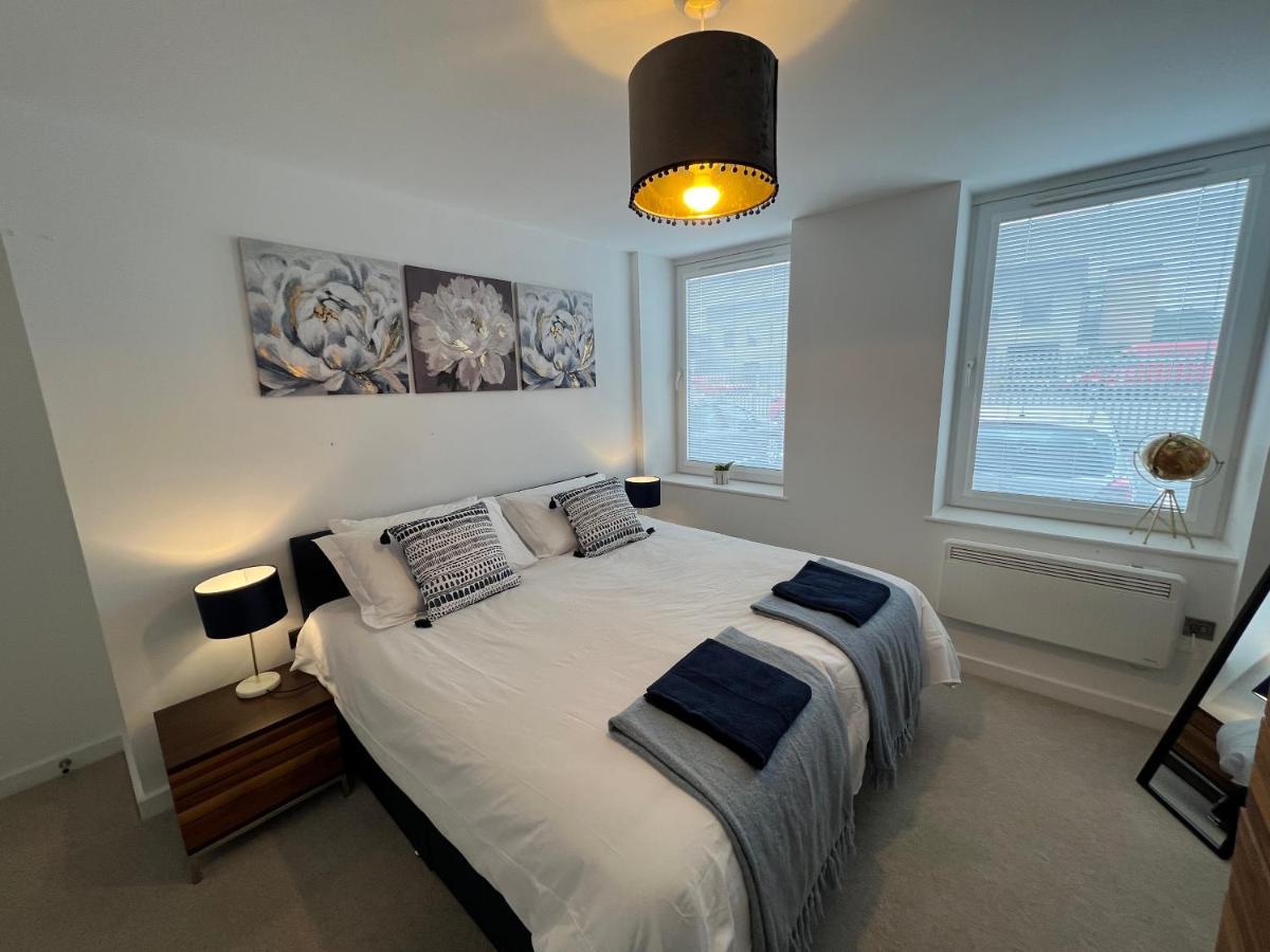 Modern 2 Bedroom Apt Sleeps 6 - Near Gloucester Extérieur photo