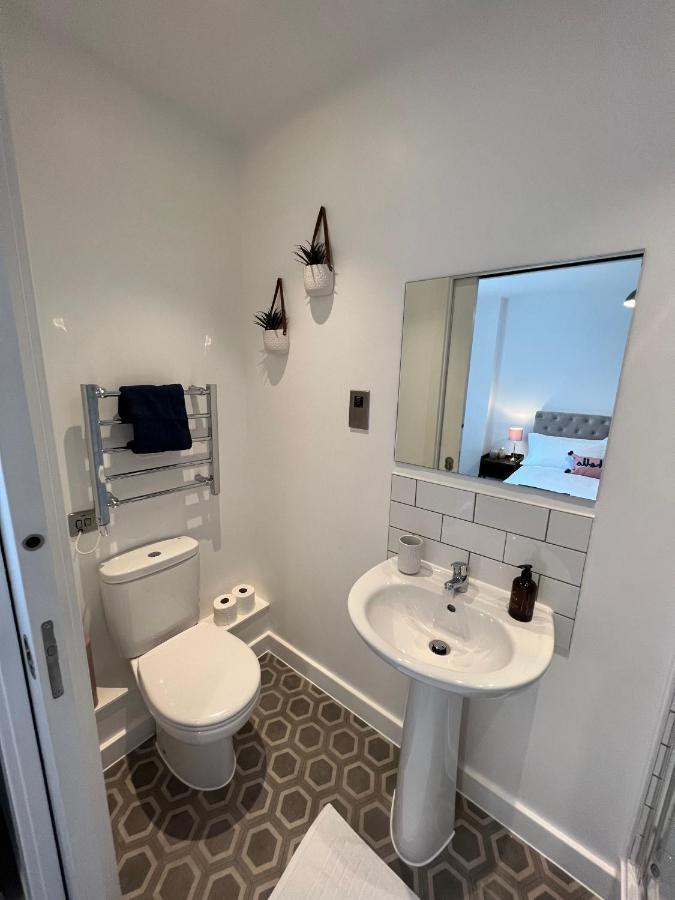 Modern 2 Bedroom Apt Sleeps 6 - Near Gloucester Extérieur photo