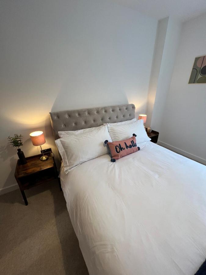 Modern 2 Bedroom Apt Sleeps 6 - Near Gloucester Extérieur photo
